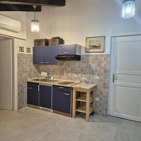 Romantic House Spettacolare Vista Mare Write Whotsapp Or Call The Number 377 5 Nove 38723 Vendégház